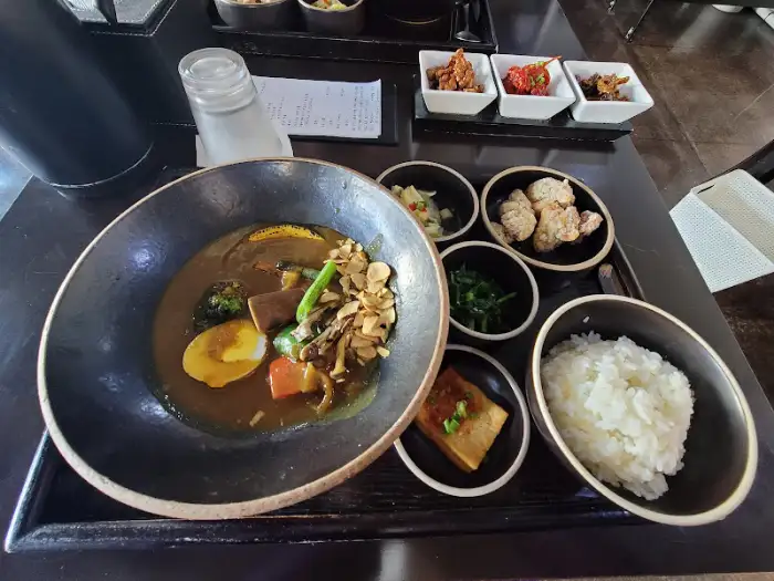 이주식탁의 치킨 난반과 밥, 샐러드