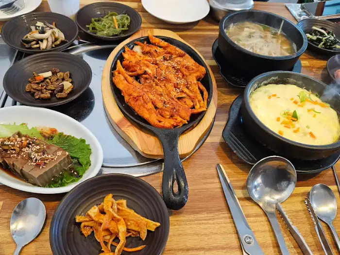 흑돈 더덕 볶음
