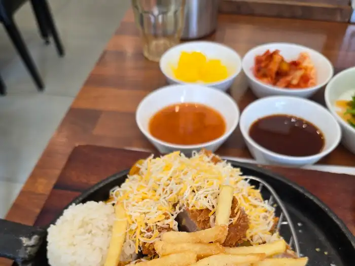 치즈 돈까스와 곁들임