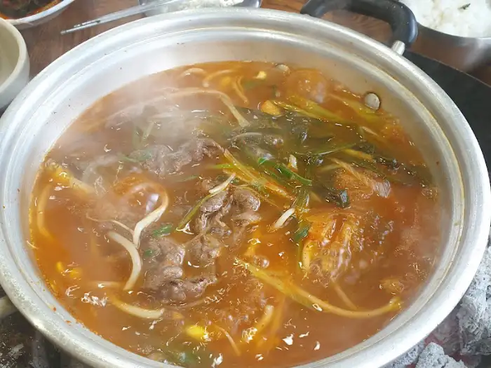 김칫국 끓이는 모습