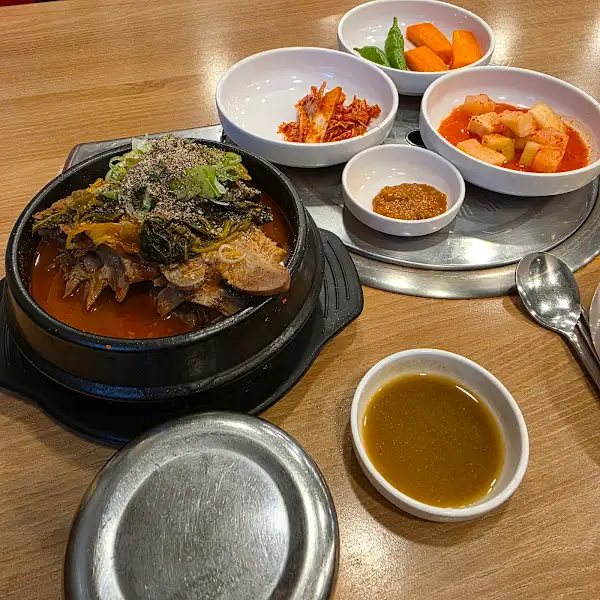 푸짐한 감자탕 한 상
