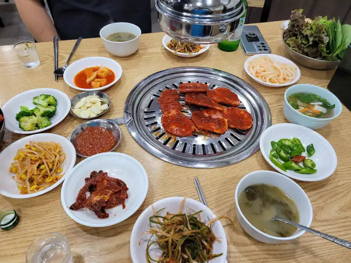 다양한 밑반찬들