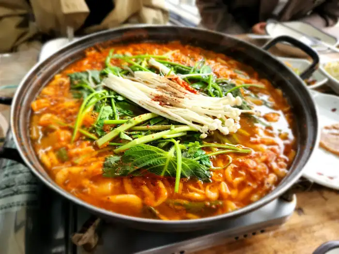 용인 송전 민물매운탕 맛집 메밀전과 우렁무침