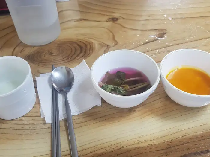 따뜻한 국물 요리와 곁들임 반찬