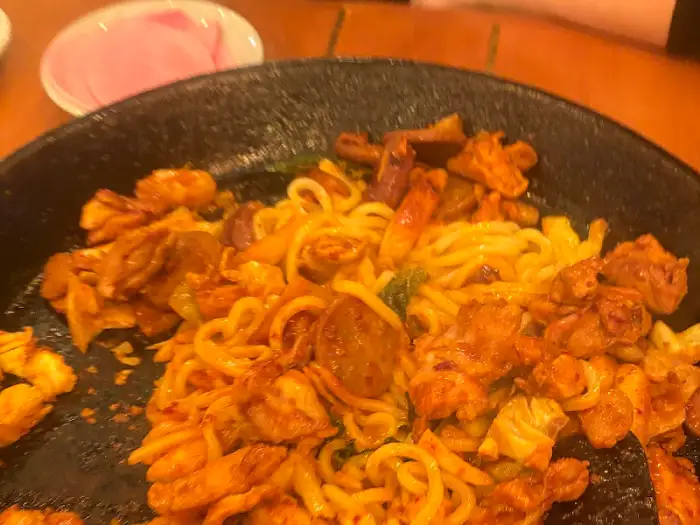 치즈 닭갈비 조리 중
