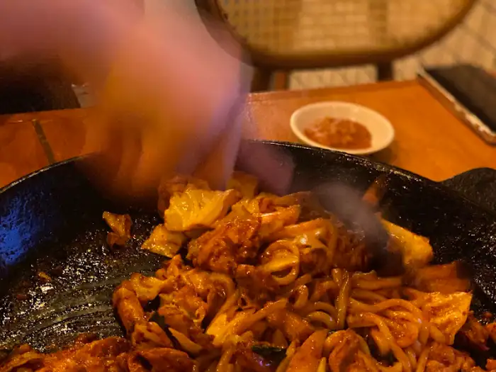 볶음밥 조리 중