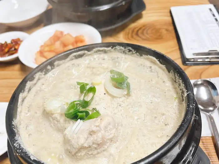 삼계탕 육수 모습
