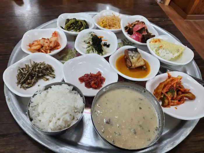 콩비지 뚝배기와 밥