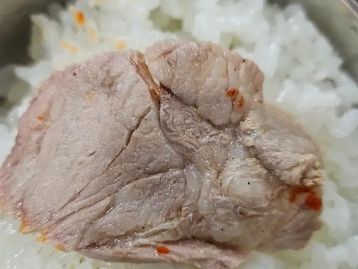 두툼하고 부드러운 수육의 단면