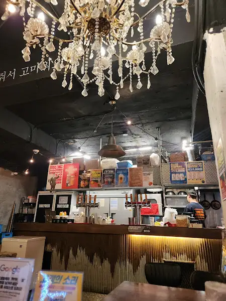 생활맥주 부산덕천점 내부 조명