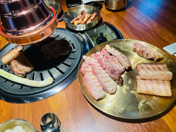 모듬 숙성 고기와 밑반찬