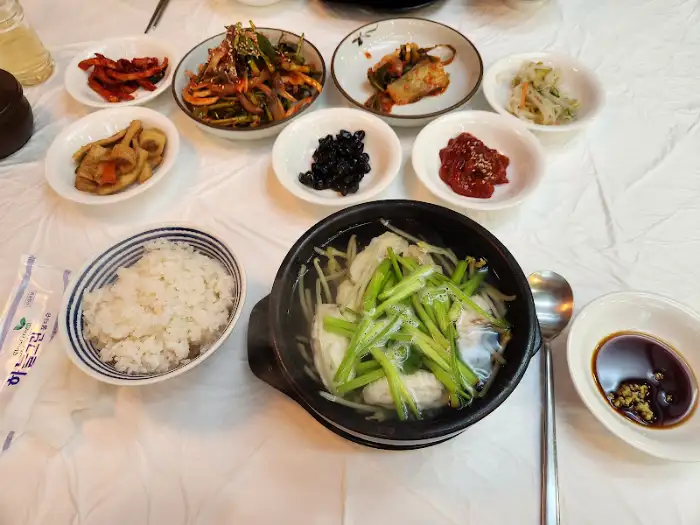 통영 해안선 상차림 전체 모습