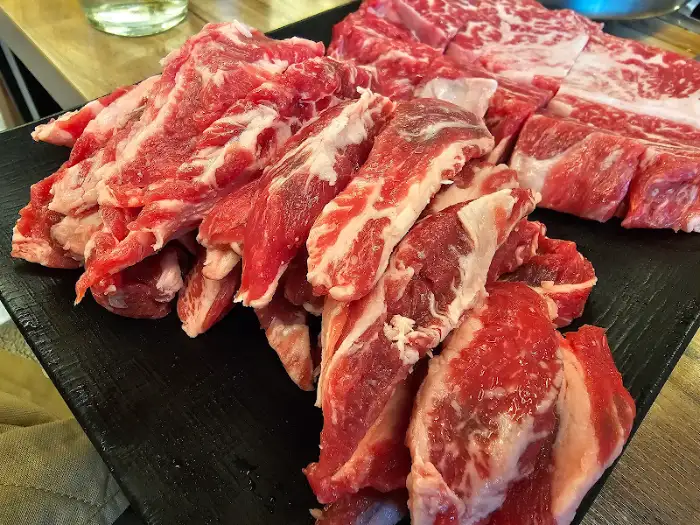 접시에 담긴 생소갈비