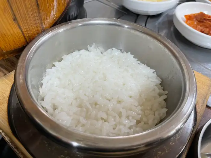 다른 각도의 찰솥밥