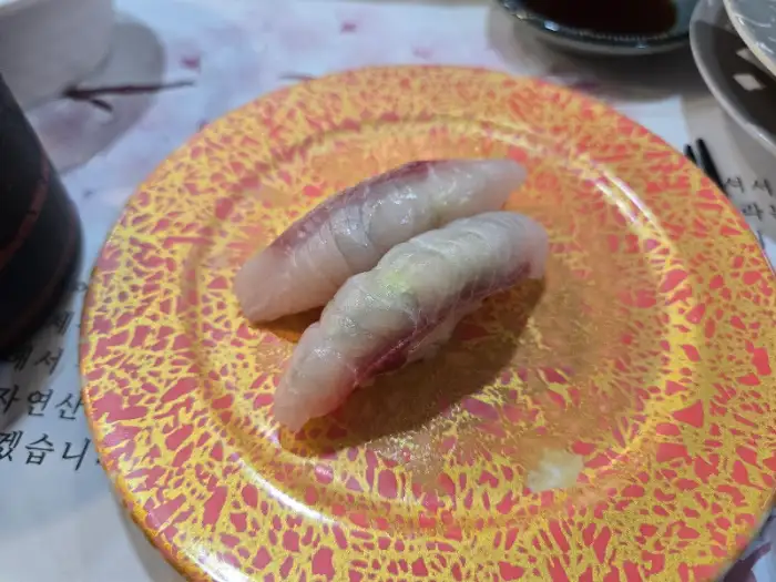 담백한 흰살 생선 초밥