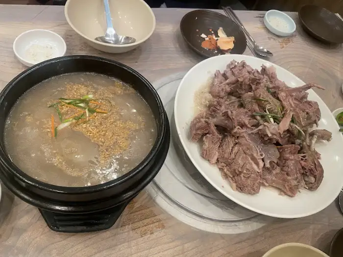 능이백숙과 밥
