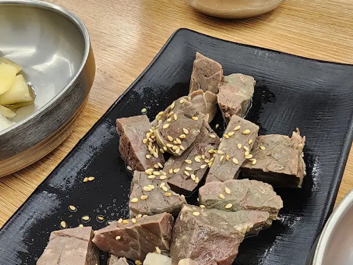 서비스로 나온 소허파 수육