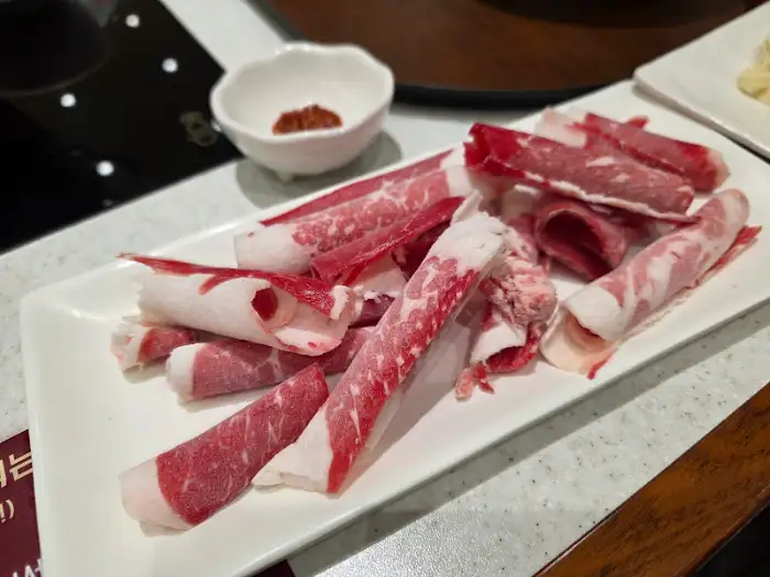 차돌박이처럼 얇게 썬 고기