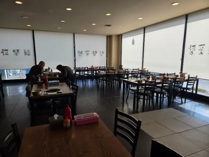 식당 내부 테이블