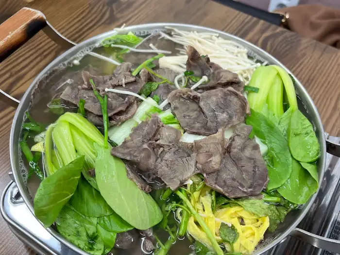 국물이 자작하게 끓고 있는 전골