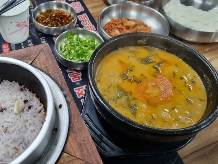 김이 모락모락 나는 추어탕
