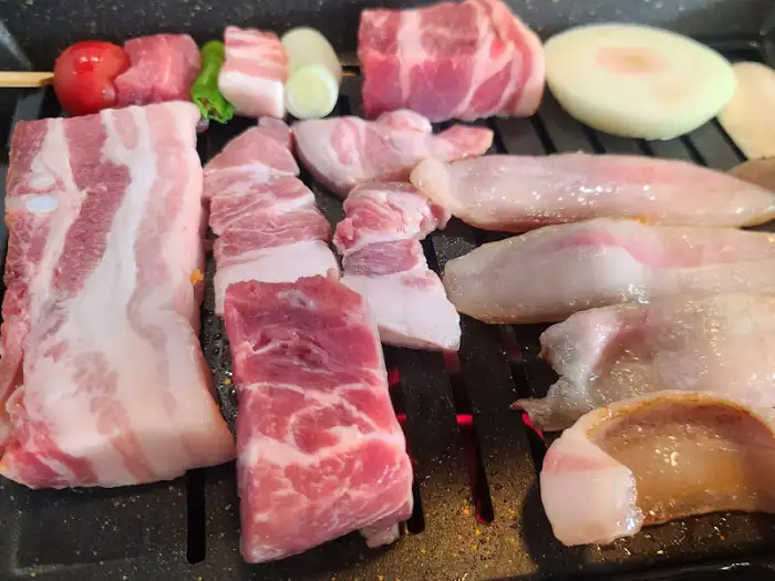 불판 위 고기