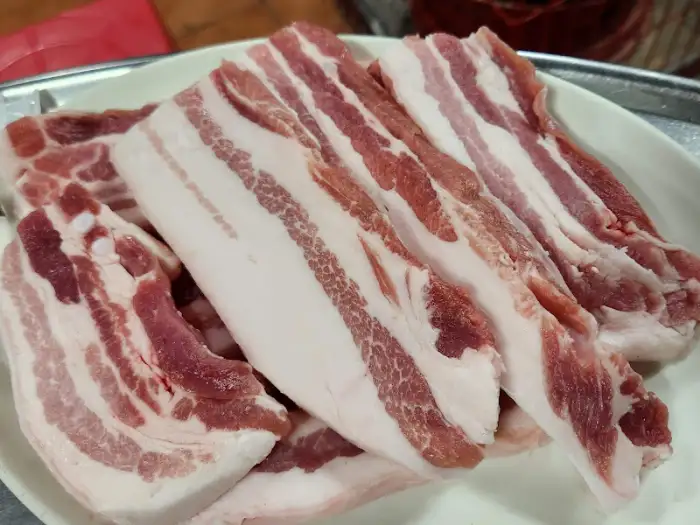 정갈하게 담긴 삼겹살