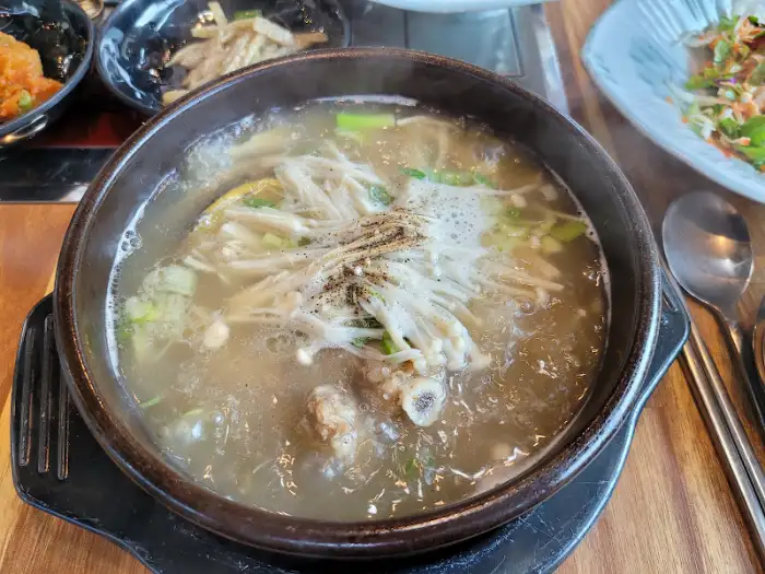 참치와 활어회가 어우러진 모듬회