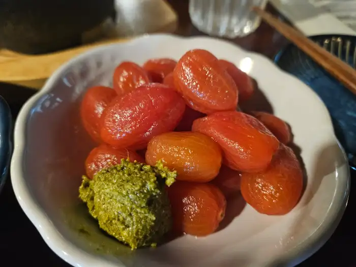 토마토 절임과 바질