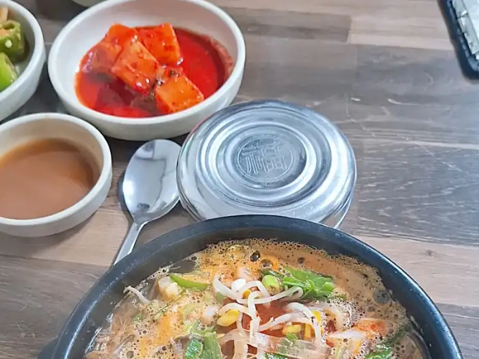 테이블 세팅 모습