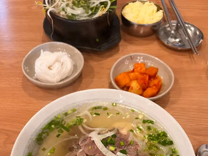 푸짐한 라이옥 쌀국수 한 그릇