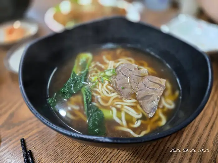 진한 국물의 소고기 탕면