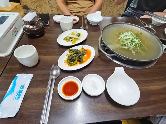 기러기 칼국수 한상 차림