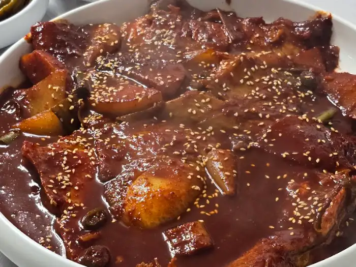 가오리찜과 감자, 양념의 조화
