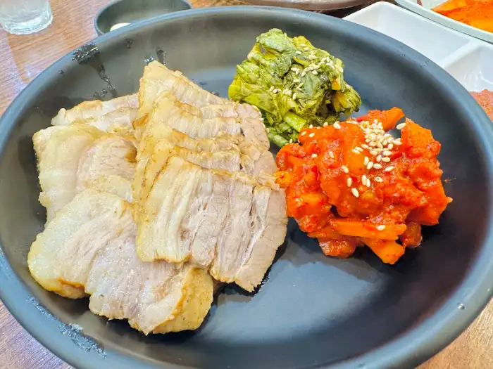 한방보쌈과 김치