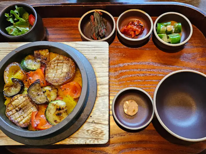 솥밥과 반찬 세트