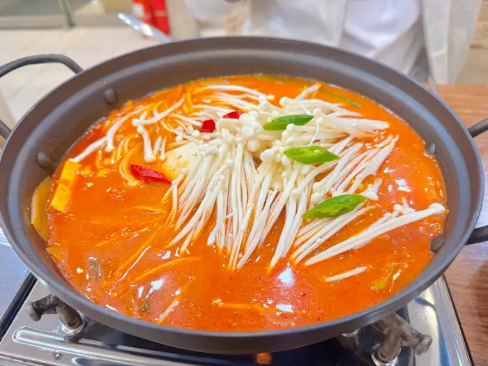 끓고 있는 육개장 냄비