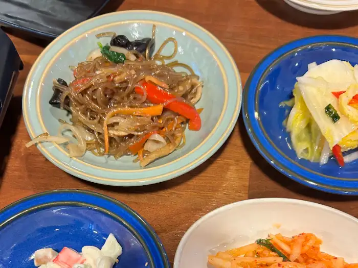 잡채와 나물 반찬