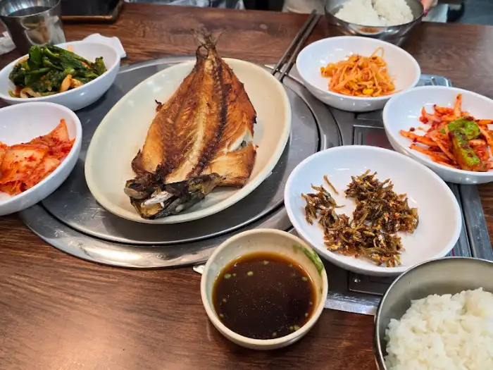동대문 유경식당 생선구이와 반찬