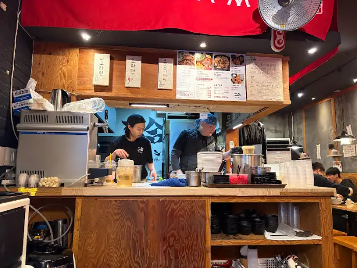 니고라멘 내부 주방 모습