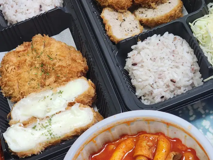 치즈가 가득한 돈까스 단면