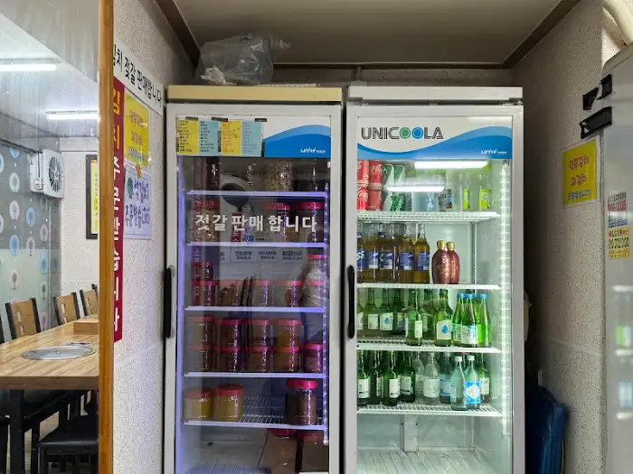 냉장고 속 다양한 음료