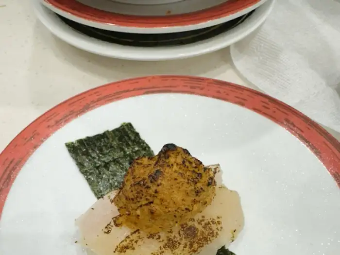치즈가 올라간 생선 초밥