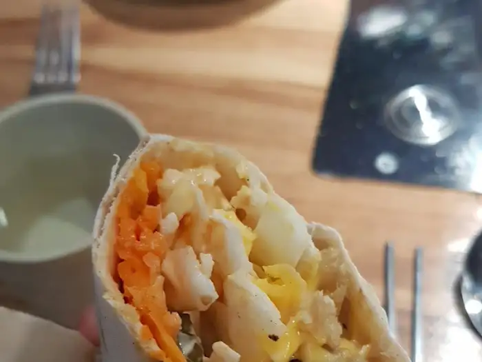 푸짐한 속재료의 케밥