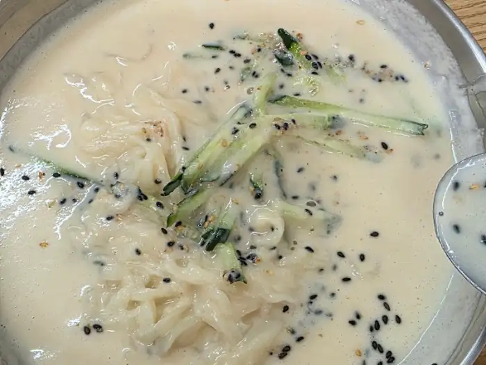 진하고 걸쭉한 콩국수