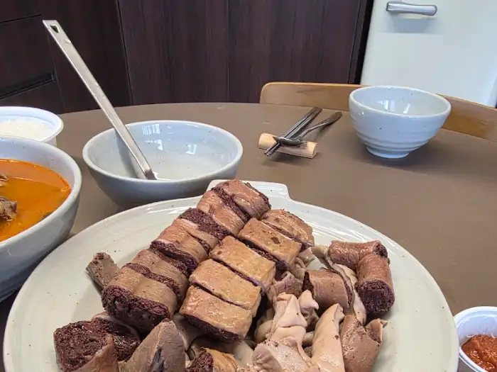 접시에 푸짐하게 담긴 피순대