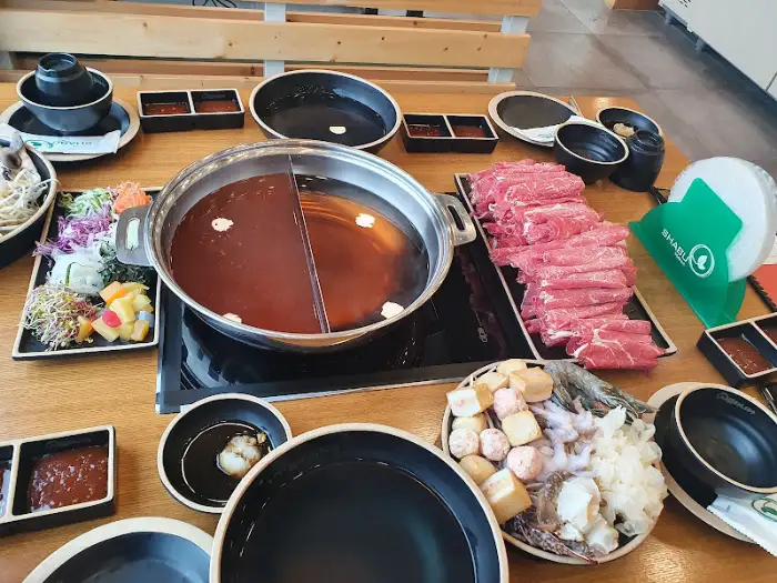 삼겹살과 곁들임 메뉴