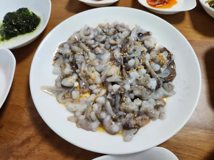 신선한 생낙지 탕탕이