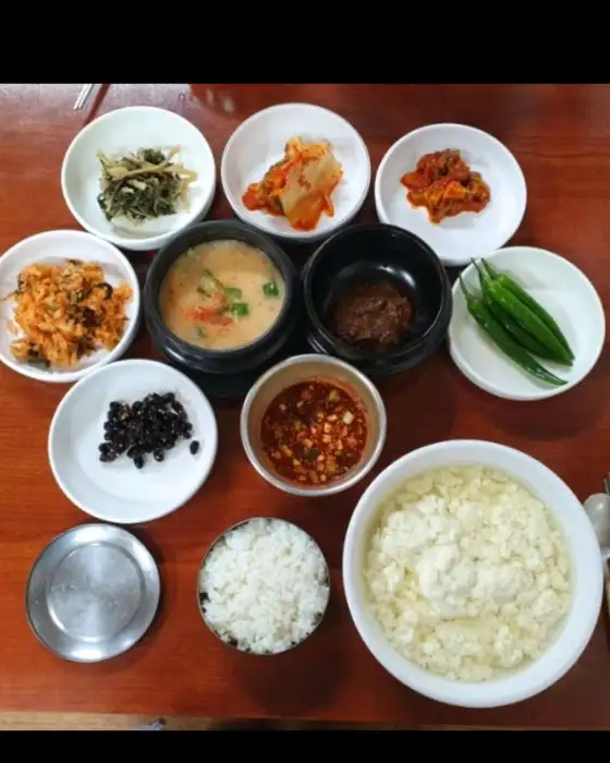 다양한 밑반찬들
