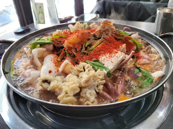 오징어찌개 조리 중 모습